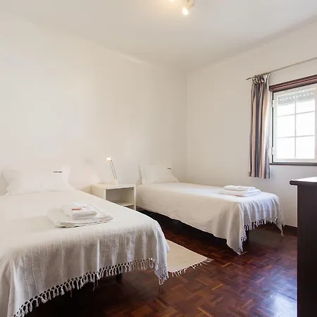 דירה Feels Like Low Cost Flat